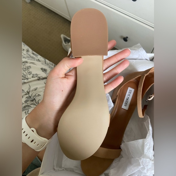 Steve Madden Nude Heels - Picture 3 of 4